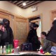 庆功宴开席！icon、smlz、骇客和小伞和Doinb一起吃宵夜